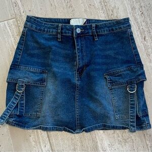 Casual Blue Denim Mini Skirt with Buckle Details